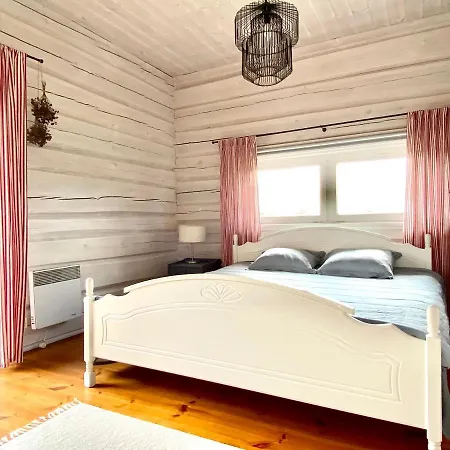 Art And Design Loghouse In Muhu Island *