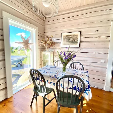 Art And Design Loghouse In Muhu Island Bed & Breakfast Liiva (Saaremaa)