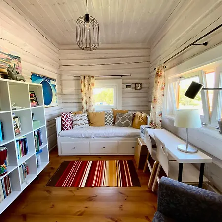Art And Design Loghouse In Muhu Island Bed & Breakfast